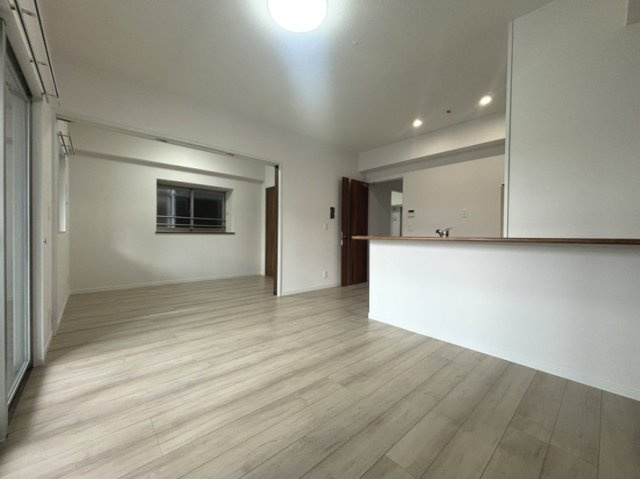 ラシュール・イン大橋Ⅱの居間・リビング|【新築】ＬＤＫ９帖以上、お一人でゆっくりくつろげるリビング♪