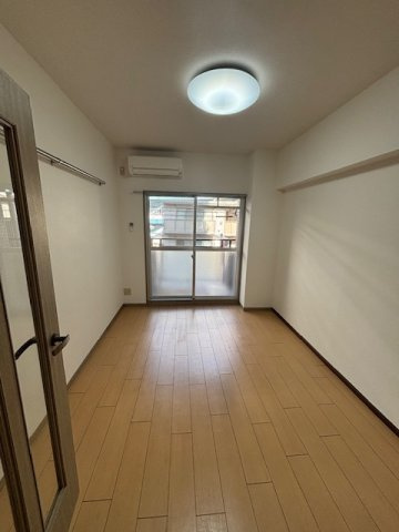 サントピア大橋の居間・リビング|【大橋駅　徒歩５分】６階最上階で日当たり・
風通し良好な１Ｋ！
