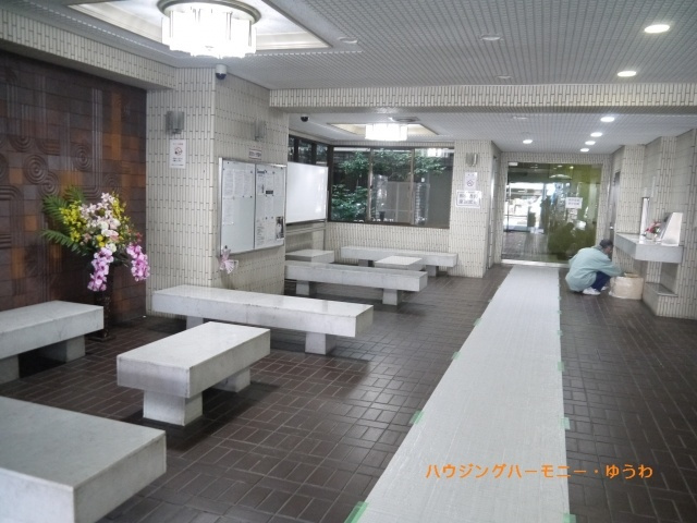 【エントランス】 | 池袋ダイカンプラザ | エントランス内部には、応接スペースもあり開放感があります。