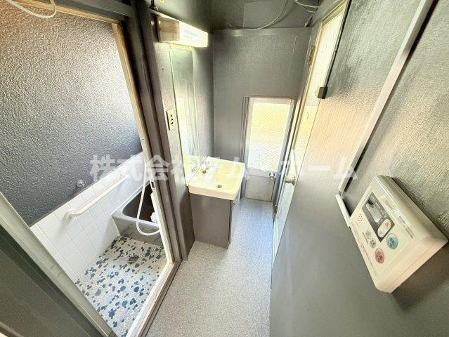 【洗面所】 | 今町2丁目テラスハウス | スペースが確保できる洗面所です