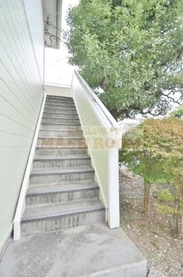 杉並区上井草４丁目のアパートのエントランス