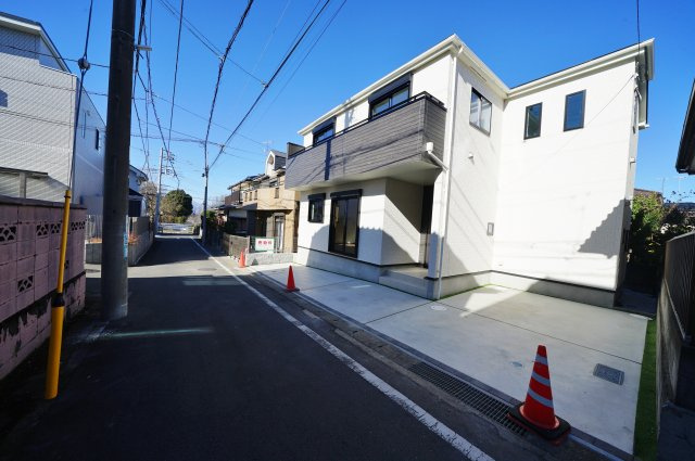 【横浜市瀬谷区三ツ境70-21新築戸建て】★仲介手数料無料★（三ツ境小学校・原中学校）の前面道路含む現地写真