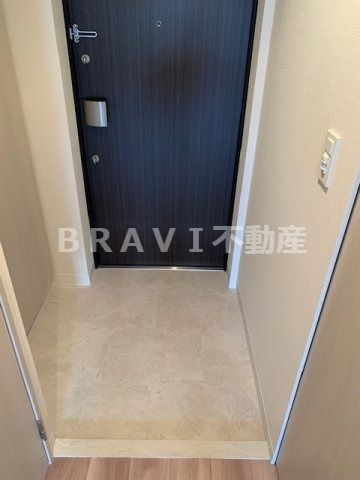 プランドール北浜　BRAVI不動産の玄関|【プランドール北浜】明るい玄関です