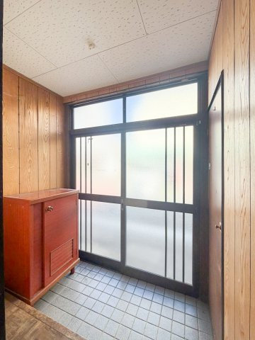 港楽貸家の玄関