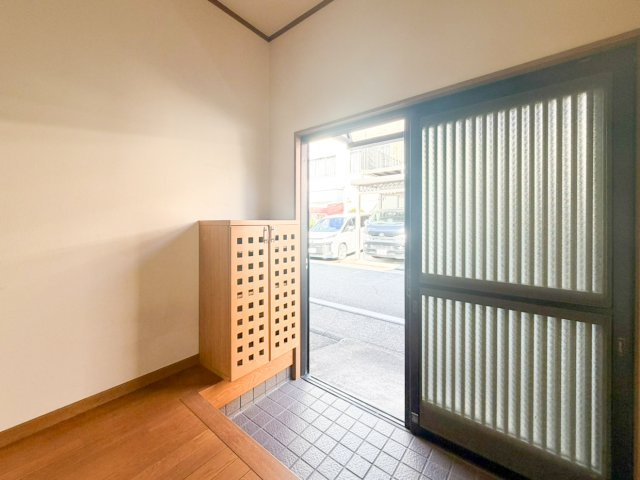 港楽貸家の玄関