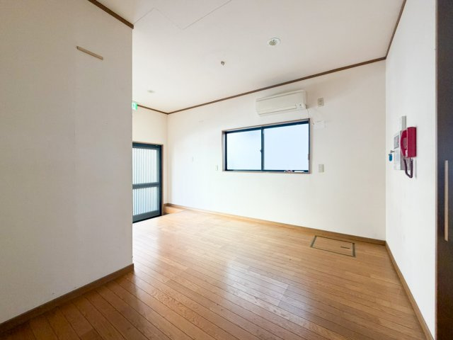 港楽貸家の居間・リビング