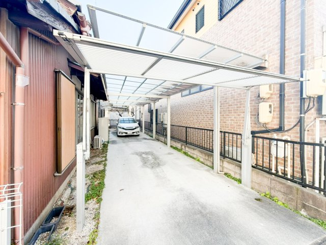 港楽貸家の駐車場