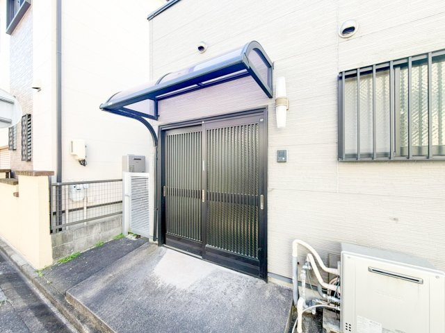 港楽貸家のエントランス