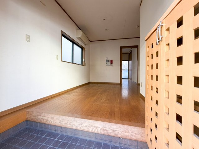 港楽貸家の玄関