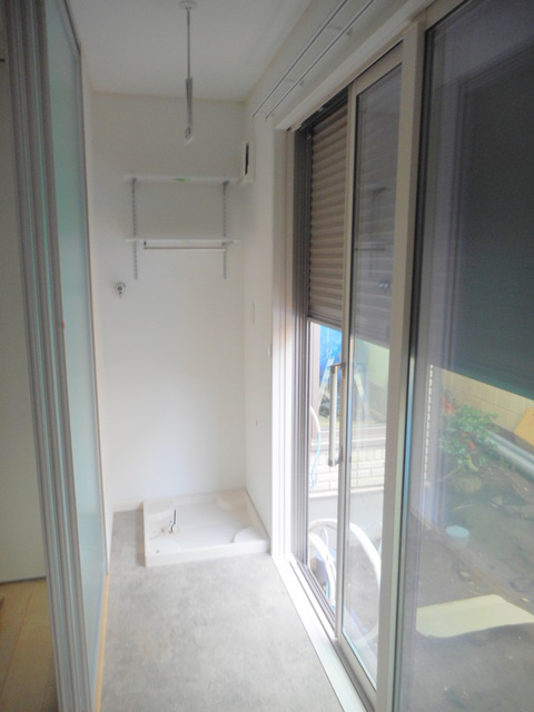 LE　KATOのバルコニー|ﾙｰﾑｺｰﾄ内洗濯機置場