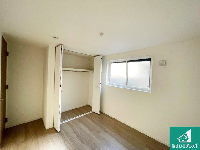 尼崎市西立花町1丁目　新築一戸建ての洋室|収納スペースが充実しているので子供の成長に合わせてたくさん収納ができます！家族構成に合わせた様々な活用ができる収納！