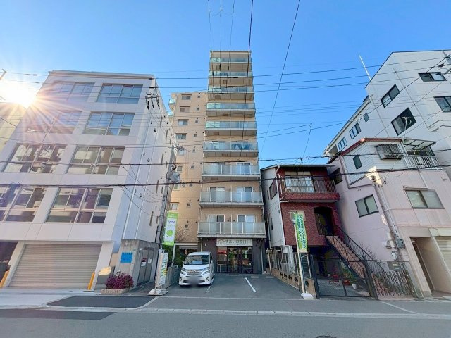第3クリスタル三国駅前の外観