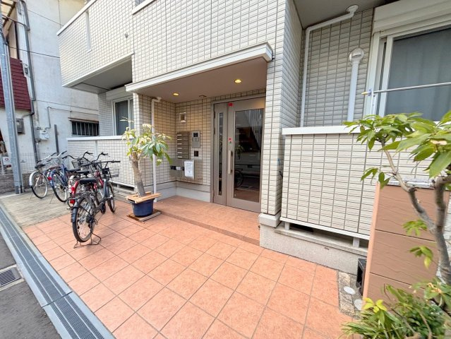 ハイツ・クレールのエントランス