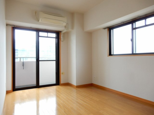 プレサンス神戸裁判所前の居間・リビング