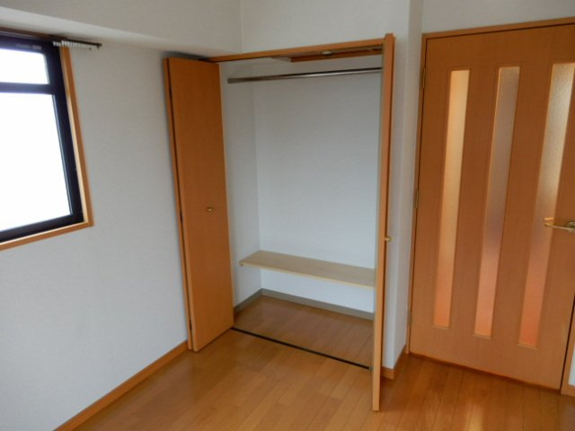 プレサンス神戸裁判所前の収納