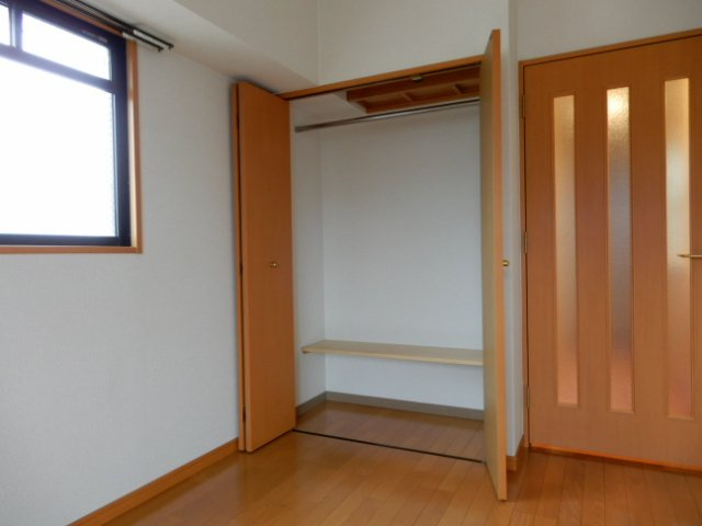 プレサンス神戸裁判所前の収納