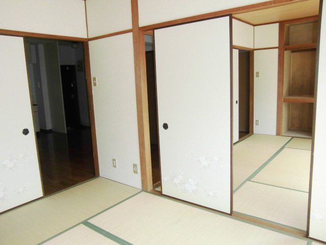 ウエストハイツ灘の和室