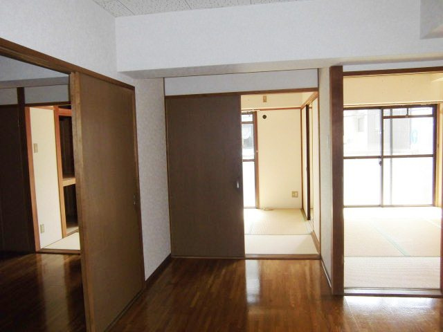 ウエストハイツ灘の居間・リビング