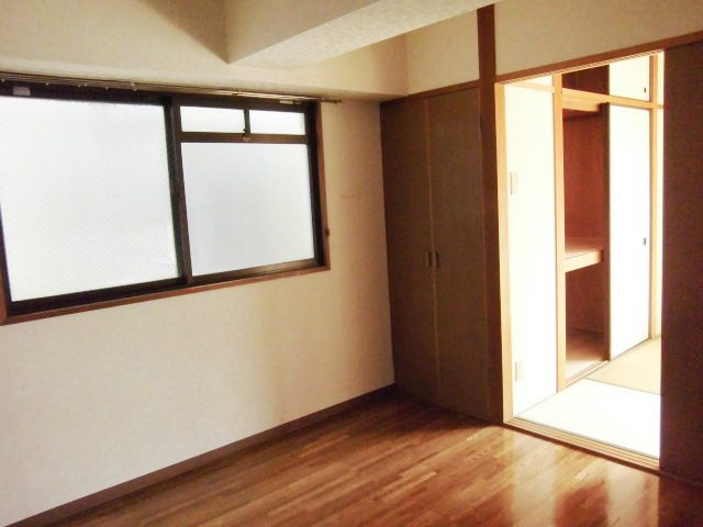 ウエストハイツ灘の洋室