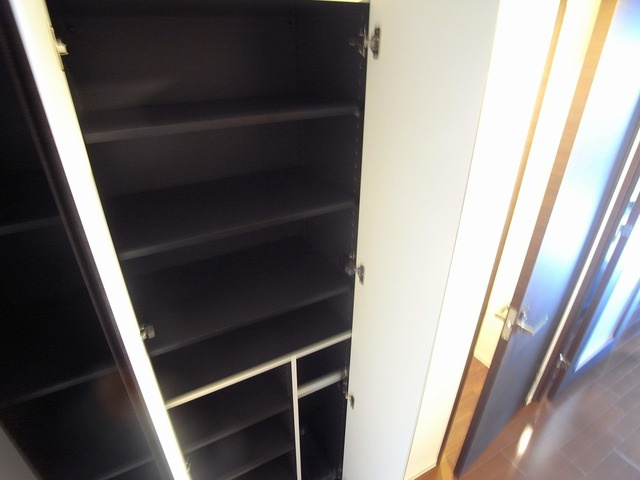 ラティ岡本の玄関