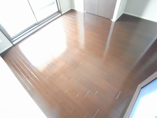 ラティ岡本の居間・リビング