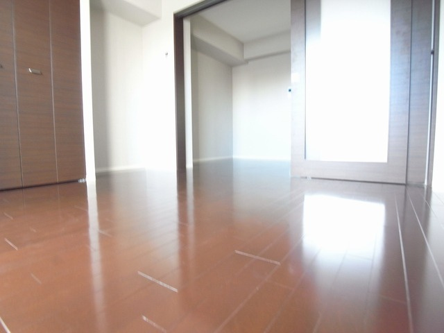 ラティ岡本の居間・リビング