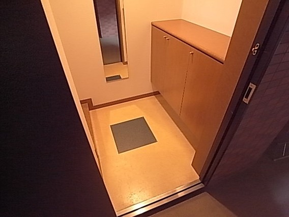 プレサンス新神戸の玄関