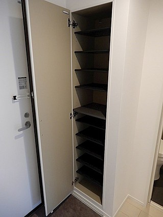 ルアナ新神戸の玄関