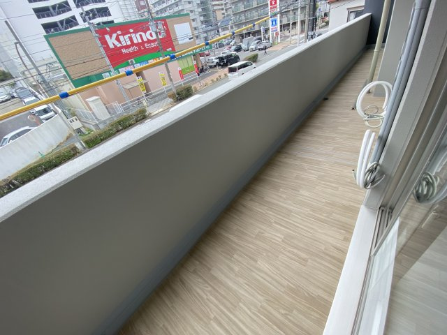プロヴィスタ神戸三宮EASTのバルコニー
