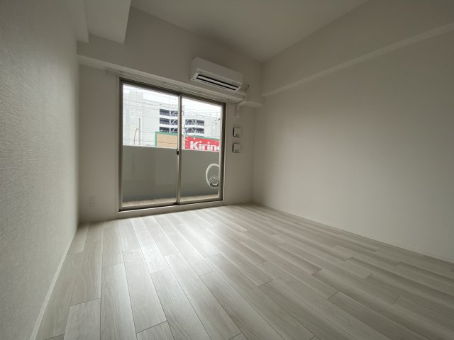 プロヴィスタ神戸三宮EASTの洋室