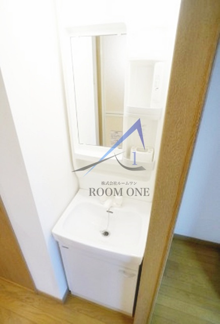 グランヴァン東池袋の洗面所|独立洗面台です。