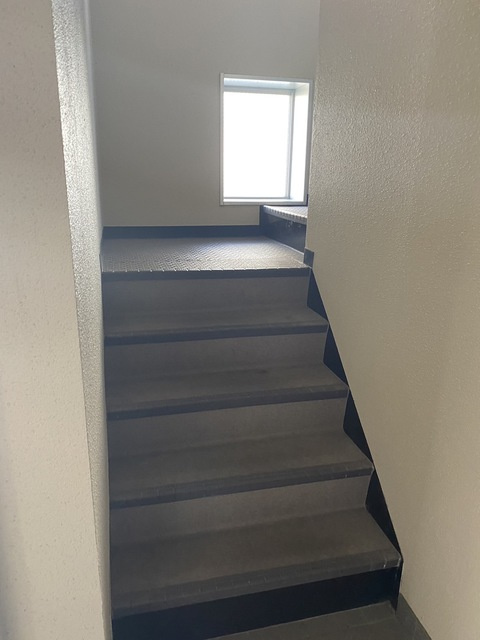 ムラカミＭＴのエントランス|共用階段