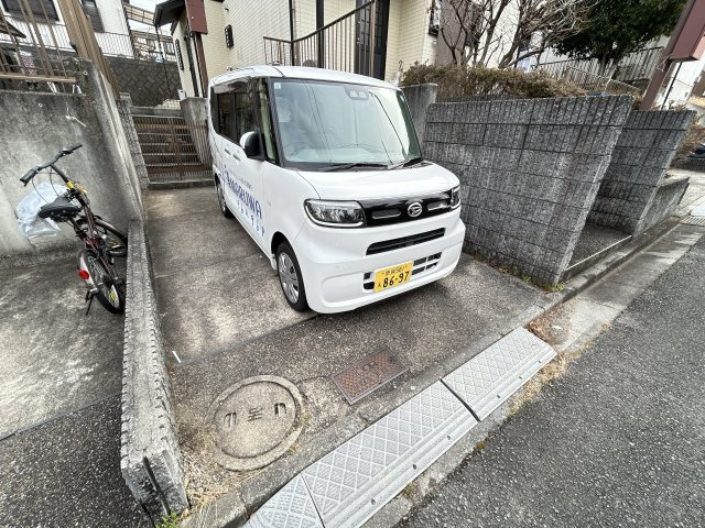 ウェル高の原の駐車場|駐車場に車を止められます