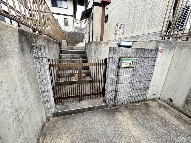 ウェル高の原のエントランス|ゆとりのあるエントランスです