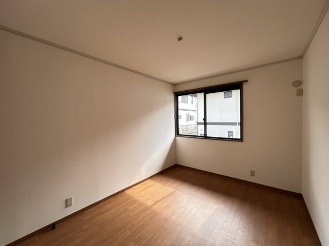 ウェル高の原の洋室|使い勝手のいい洋室です