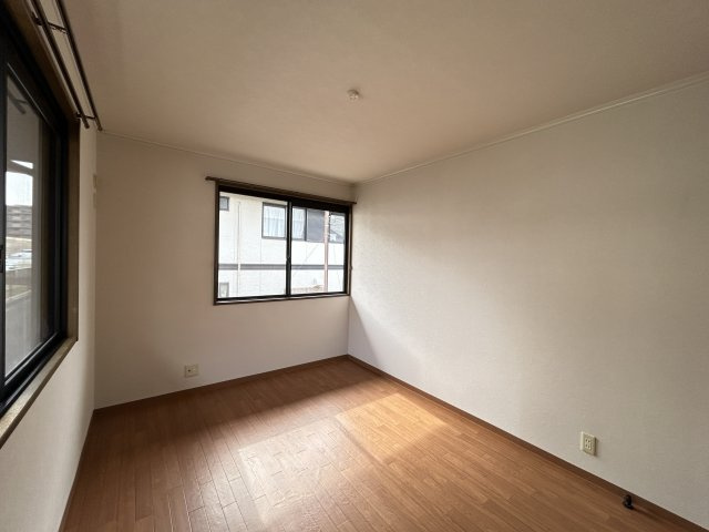 ウェル高の原の洋室|ゆったりした洋室です