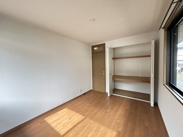 ウェル高の原の洋室|明るい洋室です