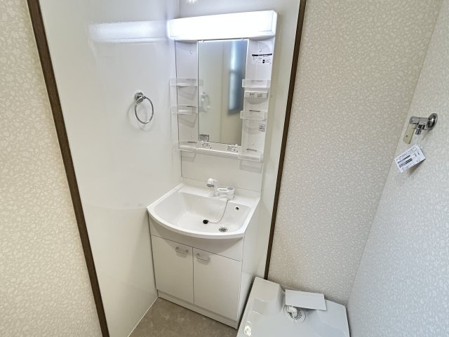 ウェル高の原の洗面所|明るい洗面所です