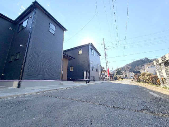 あきる野市五日市全４棟　新築分譲の前面道路含む現地写真