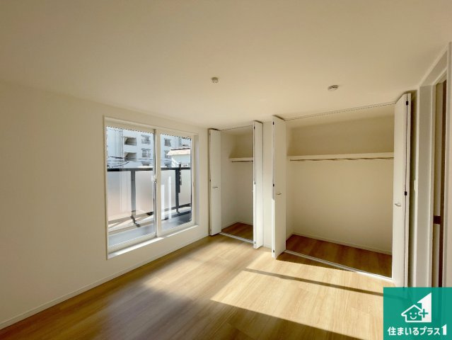 尼崎市西立花町5丁目　新築一戸建ての洋室|シンプルな洋室は、自分好みのインテリアが楽しめます♪ご家族とインテリアや家具を選びに行くのは新築購入時の醍醐味の一つです。ぜひお楽しみください♪