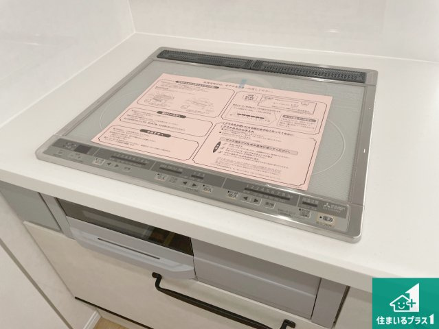 尼崎市西立花町5丁目　新築一戸建ての設備|火を使わないので、安心なＩＨコンロ！でこぼこが無い構造なので、掃除もしやすく清潔に保てます！
