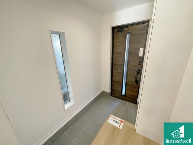 尼崎市西立花町5丁目　新築一戸建ての玄関|シューズボックスにはたくさんの靴が収納できるので玄関周りはいつもスッキリ！ご家族が増えても安心！