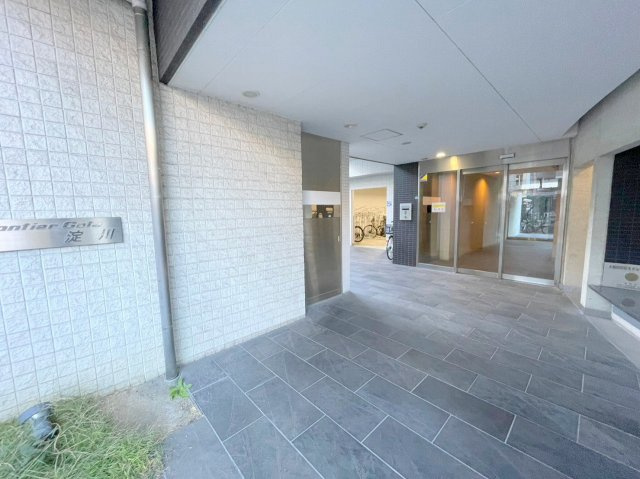 フロンティアゲート淀川のエントランス