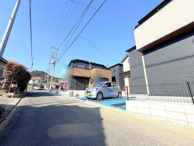 あきる野市五日市全４棟　新築分譲の前面道路含む現地写真
