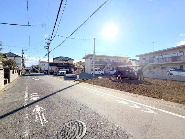 福生市熊川全１棟　新築戸建の前面道路含む現地写真