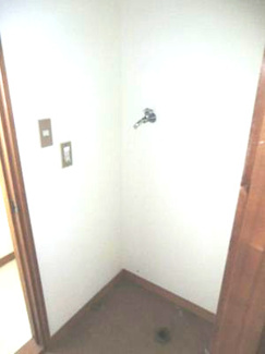 【洗面所】 | ルプチーニ松岡I | 洗濯機置場です