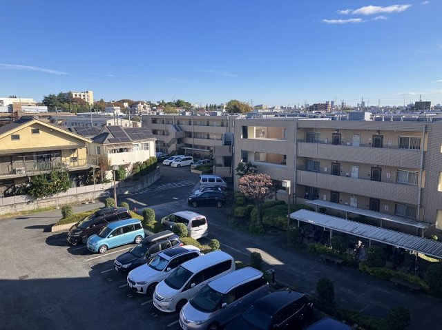 プライムアーバン武蔵小金井の駐車場