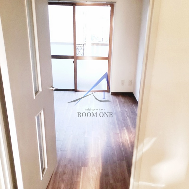 アマーレ・しもきたの居間・リビング|洋室のお部屋です。