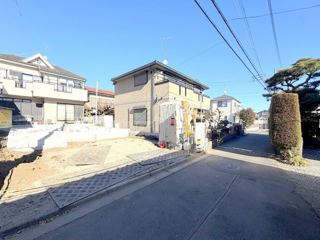 昭島市上川原3丁目　新築戸建の前面道路含む現地写真