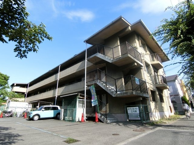 メゾンカーサー2号館の外観